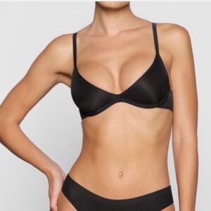 SKIMS Weightless Scoop Demi Bra Onyx •NWT